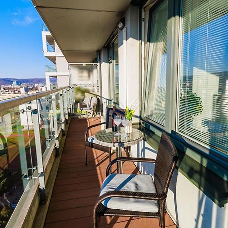 Sunny Apartment With Amazing Terrace On The 13Th Floor Near City Center Bratislava Exterior foto