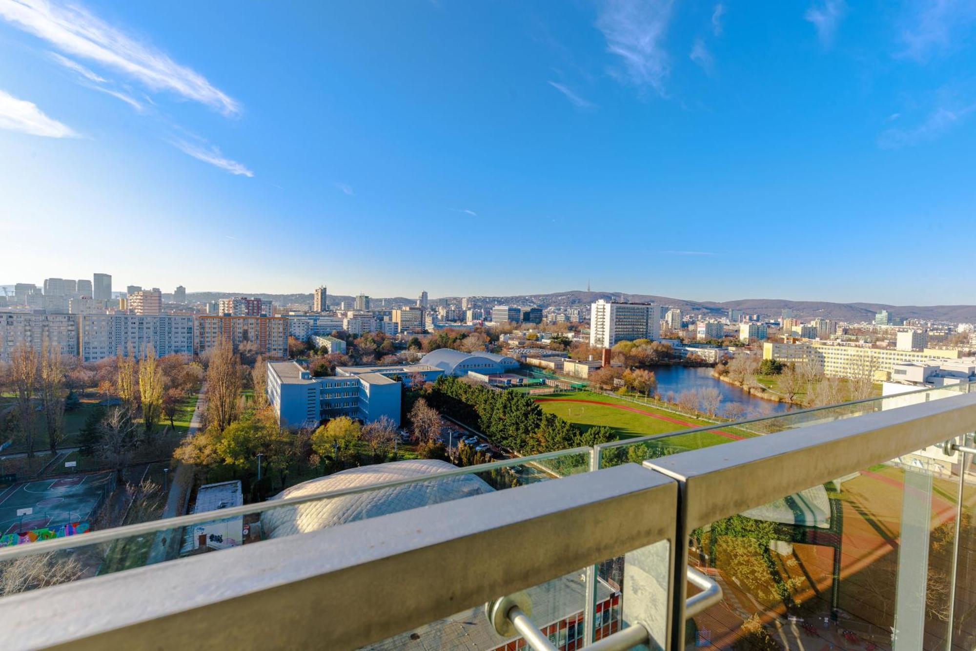 Sunny Apartment With Amazing Terrace On The 13Th Floor Near City Center Bratislava Exterior foto