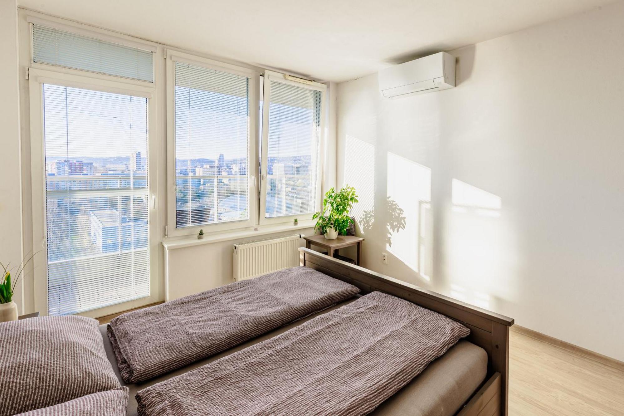 Sunny Apartment With Amazing Terrace On The 13Th Floor Near City Center Bratislava Exterior foto